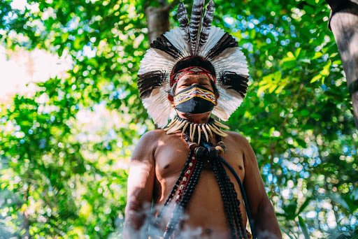População indígena do Mato Grosso do Sul tem presenciado novos focos de covid-19. (Fonte: Shutterstock/Reprodução)