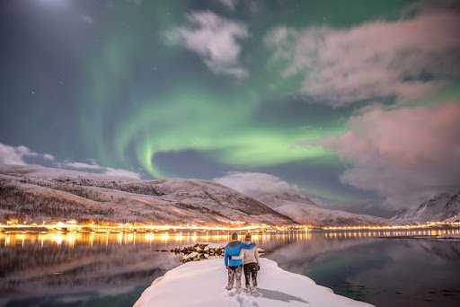 Cidade norueguesa é considerada a capital mundial da aurora boreal. (Fonte: Shutterstock/Rok Vovk/Reprodução)