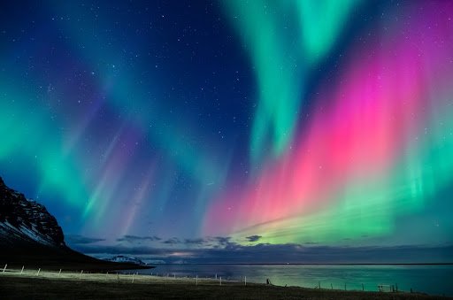 As luzes coloridas podem ser vistas nos céus dos Hemisférios Sul e Norte. (Fonte: Shutterstock/Simon's passion 4 Travel/Reprodução)