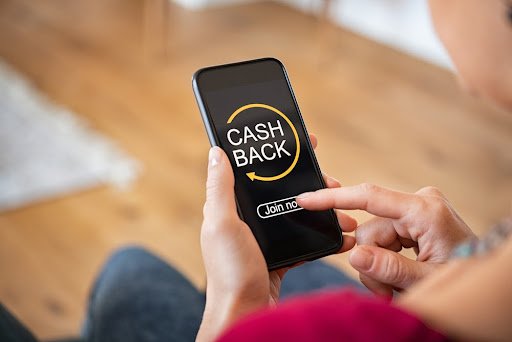 O cashback ou dinheiro de volta cresceu em popularidade nos últimos anos, em especial no comércio eletrônico e nos apps de carteira digital. (Fonte: Shutterstock)