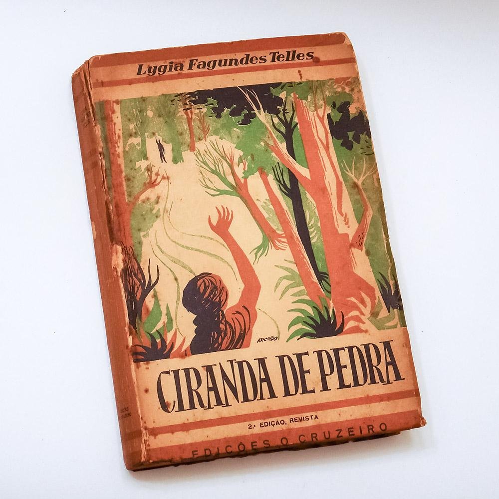 'Ciranda de Pedra' foi o primeiro romance publicado pela escritora Lygia Fagundes Telles (Fonte: Passado a Limpo Leilões)