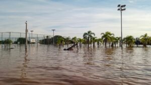cidade imundada por enchente